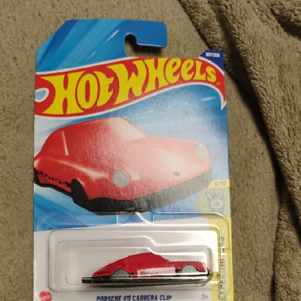 2024 HOT WHEELS PORSCHE 911 CARRERA KEY CLIP MINT CONDITION